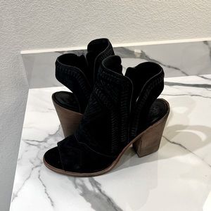 VGUC Vince Camuto heel sandals